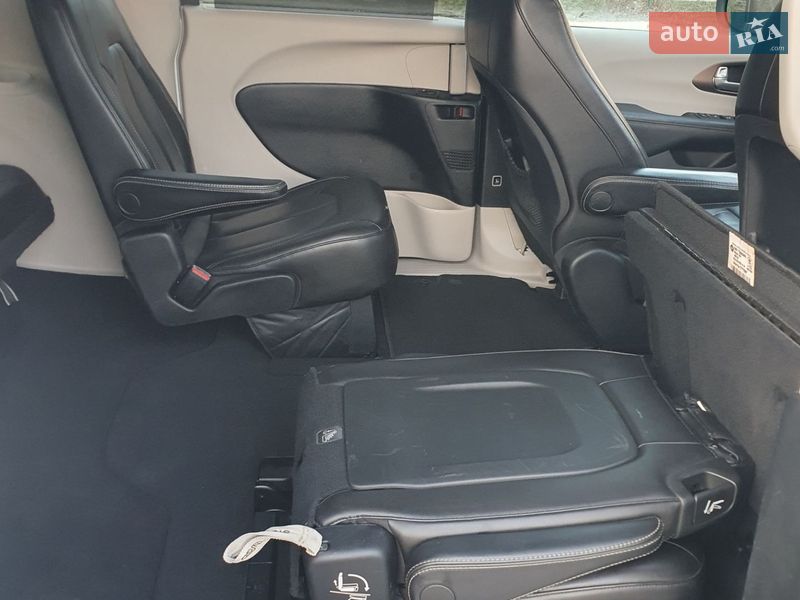 Минивэн Chrysler Pacifica 2020 в Киеве