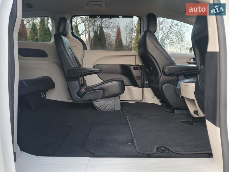 Минивэн Chrysler Pacifica 2020 в Киеве