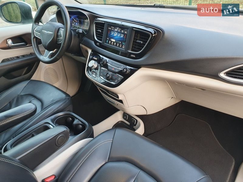 Минивэн Chrysler Pacifica 2020 в Киеве