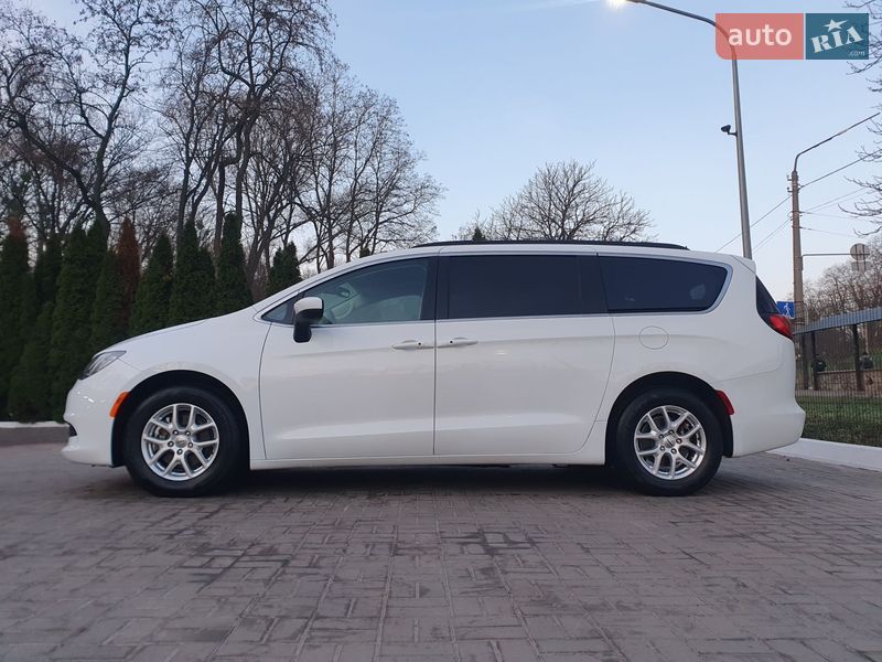 Минивэн Chrysler Pacifica 2020 в Киеве
