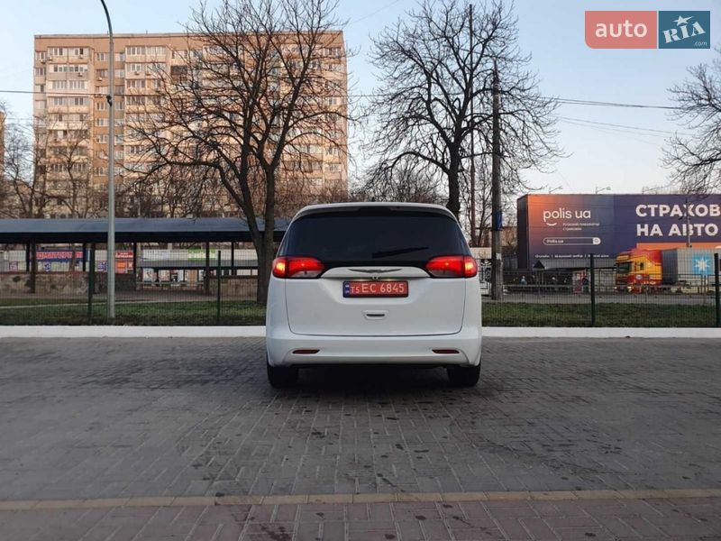 Минивэн Chrysler Pacifica 2020 в Киеве