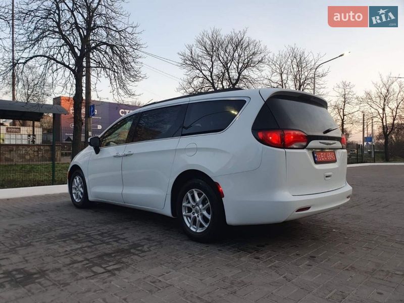 Минивэн Chrysler Pacifica 2020 в Киеве