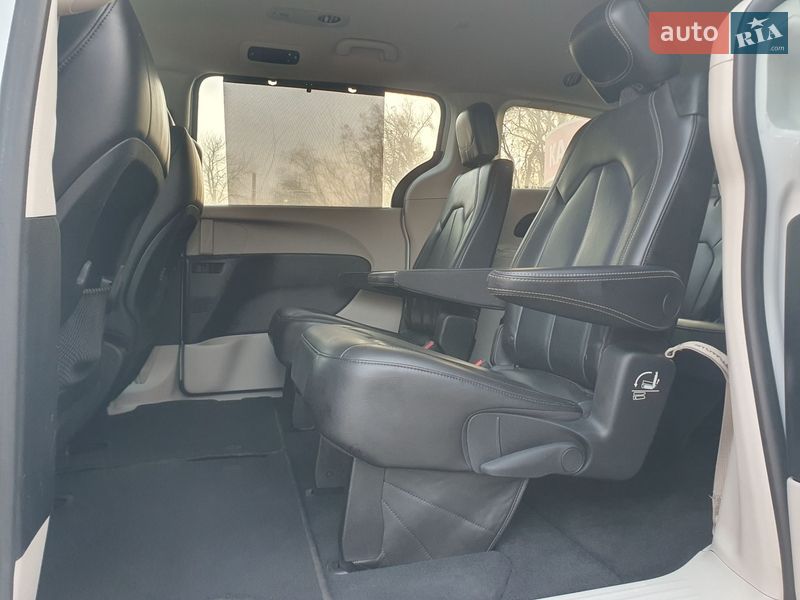 Минивэн Chrysler Pacifica 2020 в Киеве