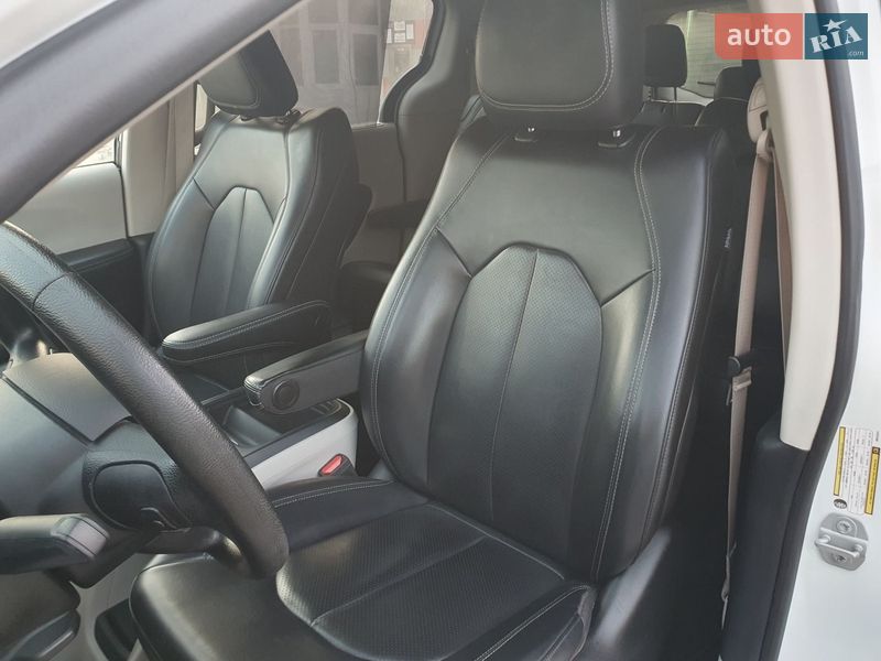 Минивэн Chrysler Pacifica 2020 в Киеве