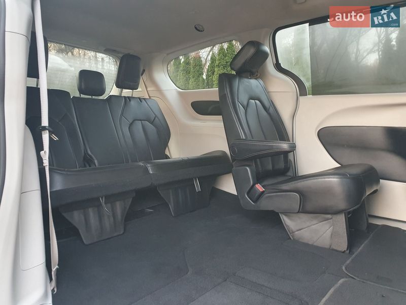 Минивэн Chrysler Pacifica 2020 в Киеве