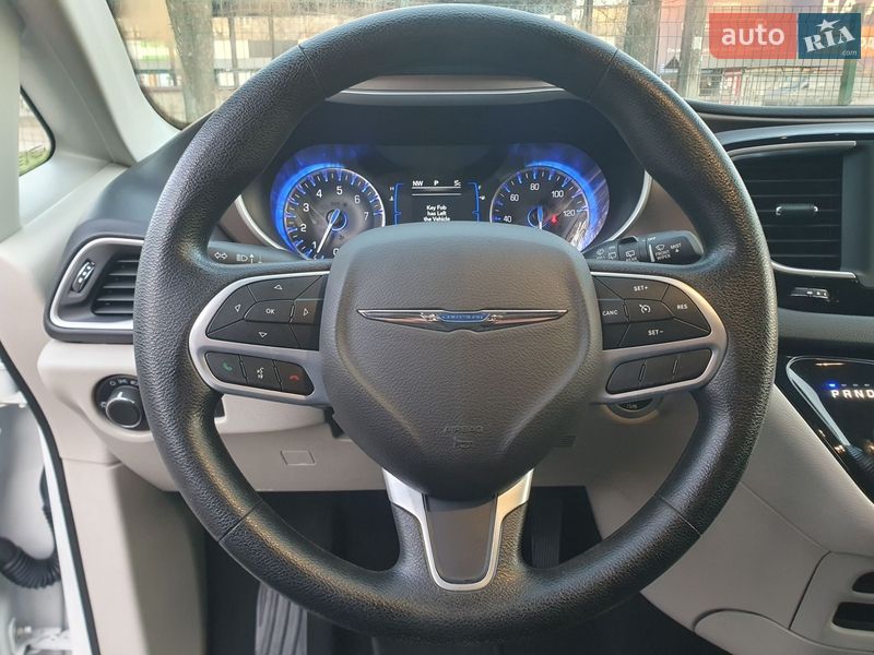 Минивэн Chrysler Pacifica 2020 в Киеве