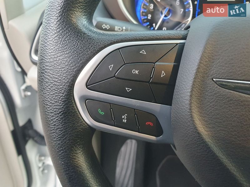 Минивэн Chrysler Pacifica 2020 в Киеве