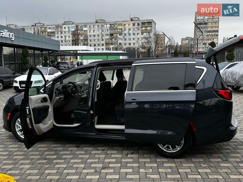 Мінівен Chrysler Pacifica 2019 в Одесі