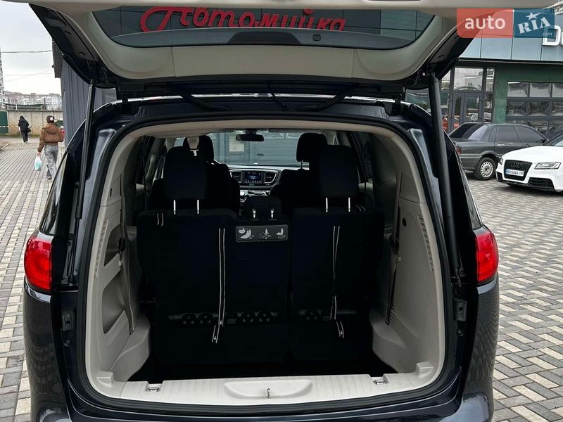 Мінівен Chrysler Pacifica 2019 в Одесі
