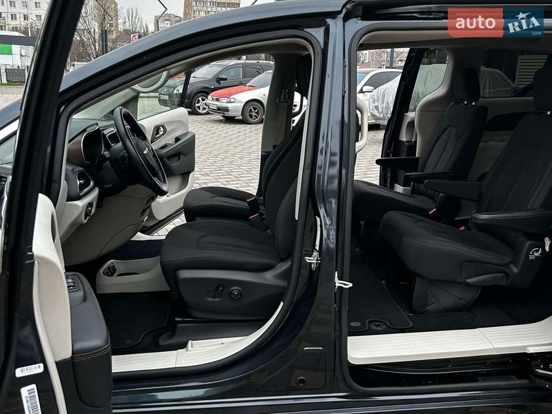 Мінівен Chrysler Pacifica 2019 в Одесі