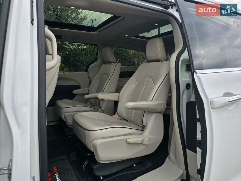 Минивэн Chrysler Pacifica 2017 в Хмельницком