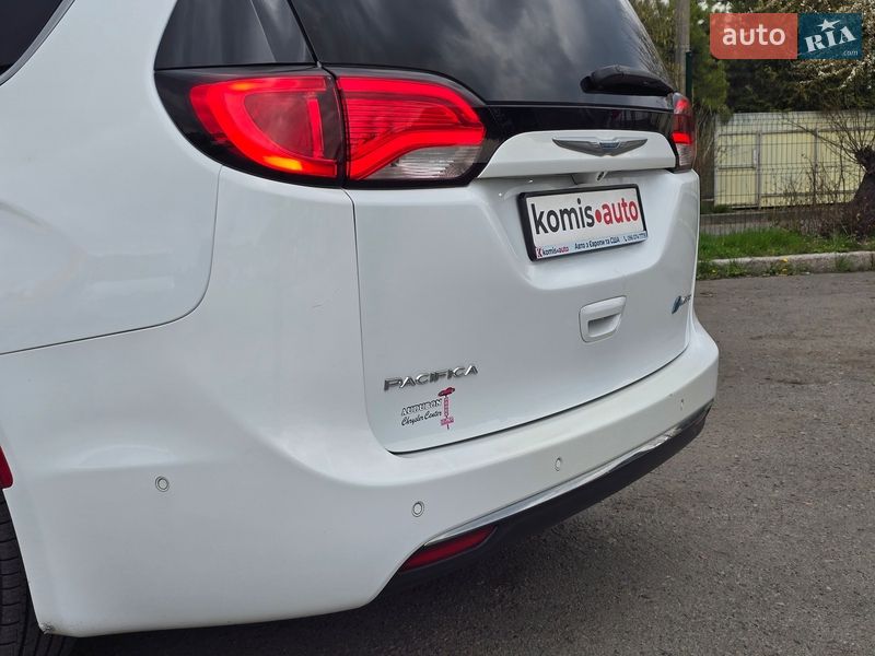 Минивэн Chrysler Pacifica 2017 в Хмельницком