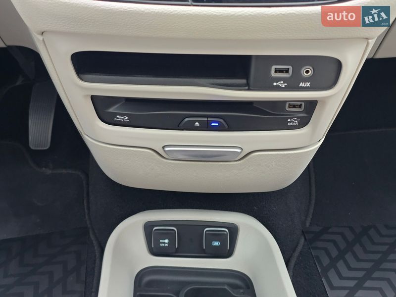 Минивэн Chrysler Pacifica 2017 в Хмельницком
