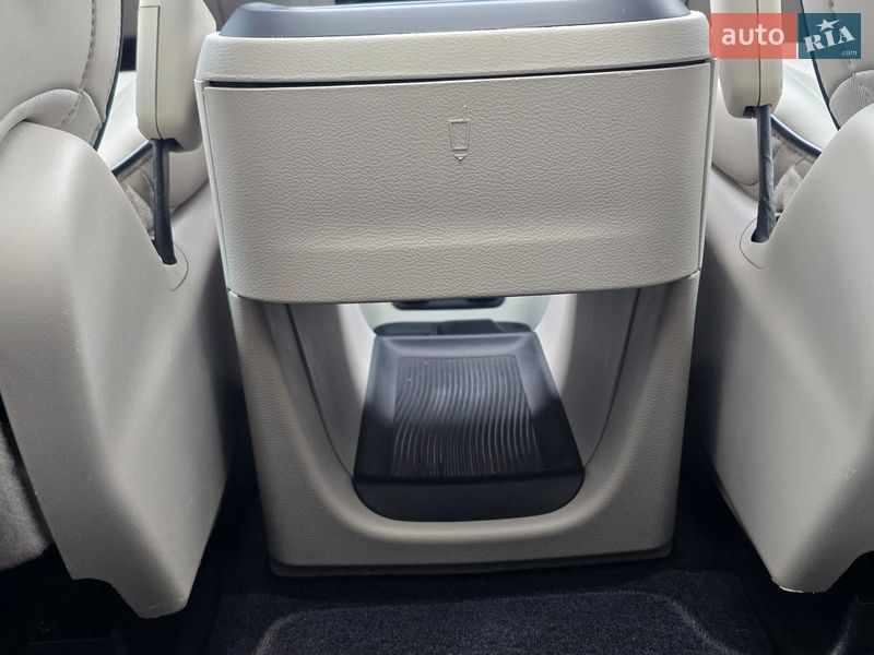 Минивэн Chrysler Pacifica 2017 в Хмельницком