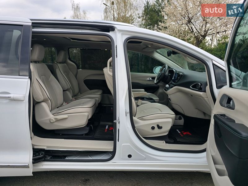 Минивэн Chrysler Pacifica 2017 в Хмельницком