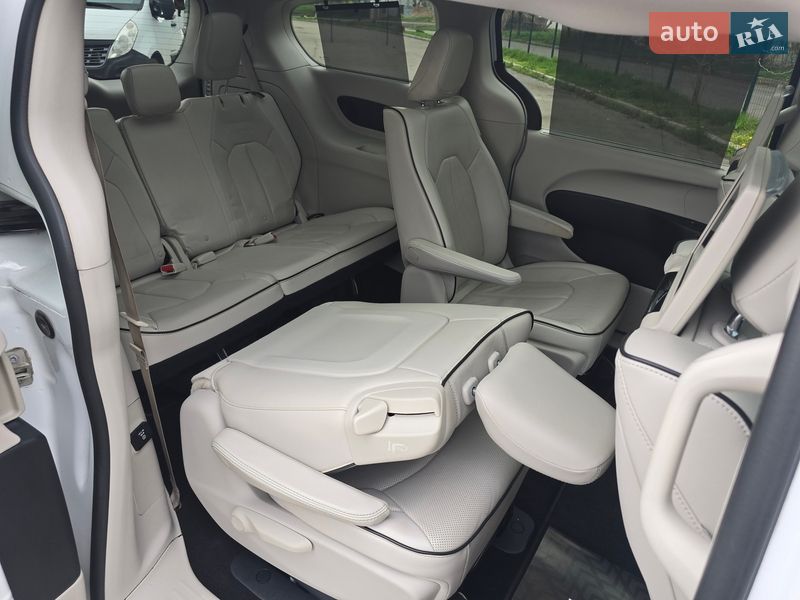 Минивэн Chrysler Pacifica 2017 в Хмельницком