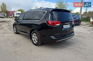 Мінівен Chrysler Pacifica 2018 в Києві фото 4 Мінівен Chrysler Pacifica 2018 в Києві