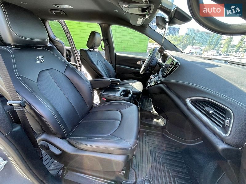 Мінівен Chrysler Pacifica 2023 в Києві