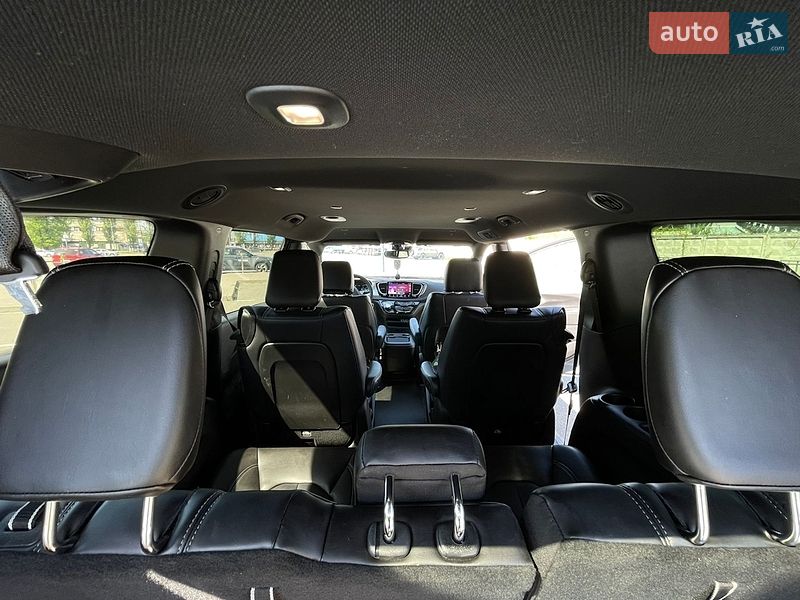 Мінівен Chrysler Pacifica 2023 в Києві