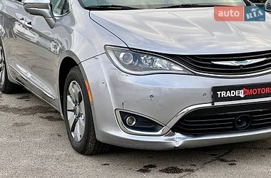 Минивэн Chrysler Pacifica 2017 в Киеве