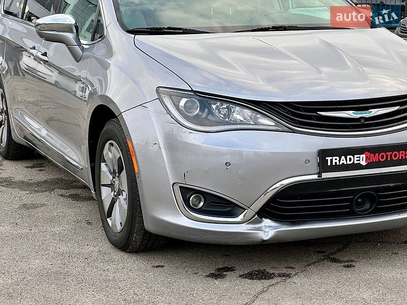 Минивэн Chrysler Pacifica 2017 в Киеве