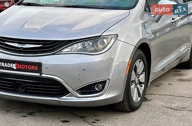 Минивэн Chrysler Pacifica 2017 в Киеве