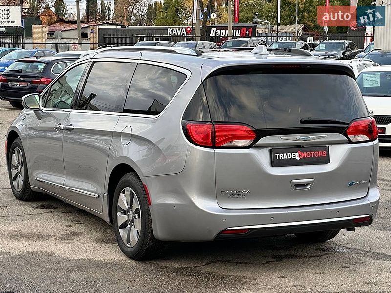 Минивэн Chrysler Pacifica 2017 в Киеве