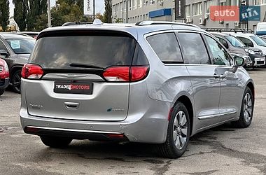 Минивэн Chrysler Pacifica 2017 в Киеве