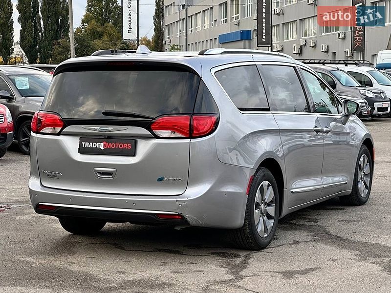 Минивэн Chrysler Pacifica 2017 в Киеве