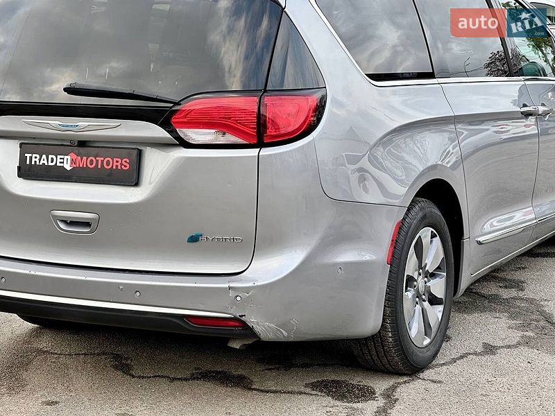 Минивэн Chrysler Pacifica 2017 в Киеве