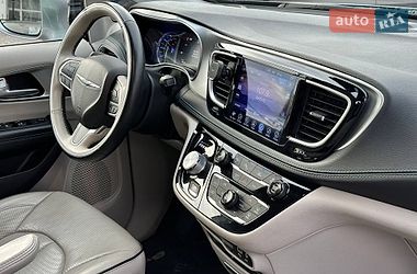 Минивэн Chrysler Pacifica 2017 в Киеве