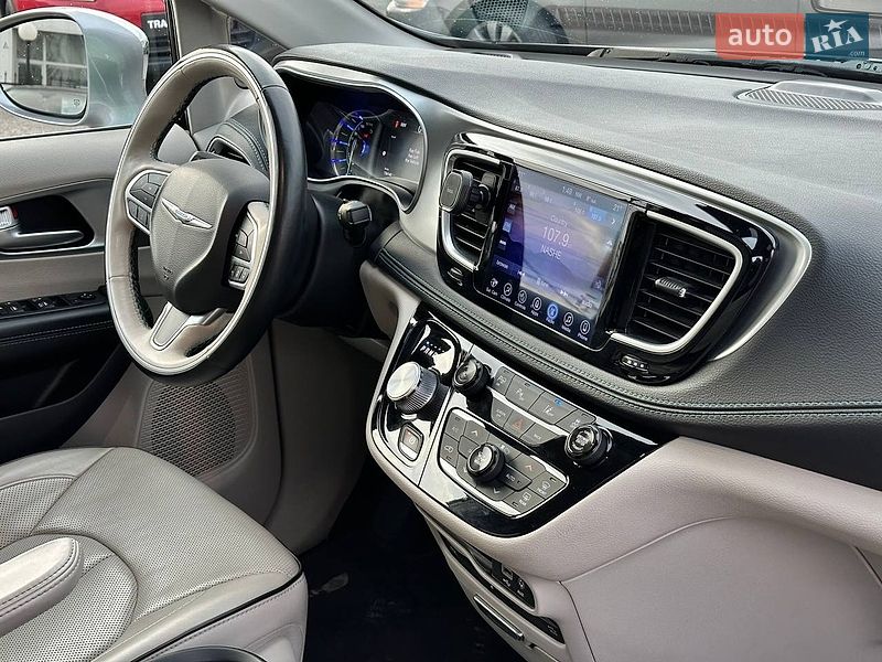 Минивэн Chrysler Pacifica 2017 в Киеве
