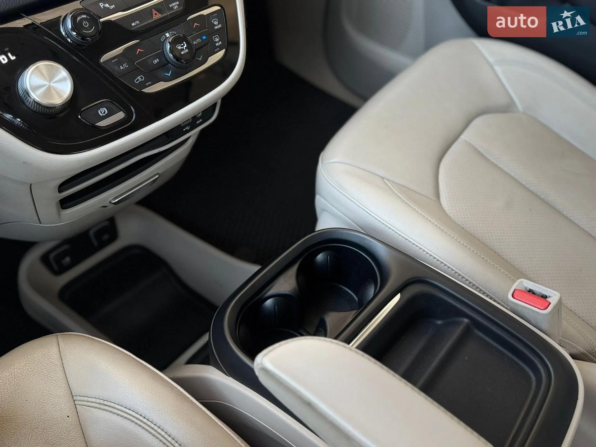 2018 Chrysler Pacifica - мініатюра 12