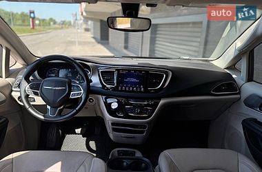 Внедорожник / Кроссовер Chrysler Pacifica 2018 в Киеве