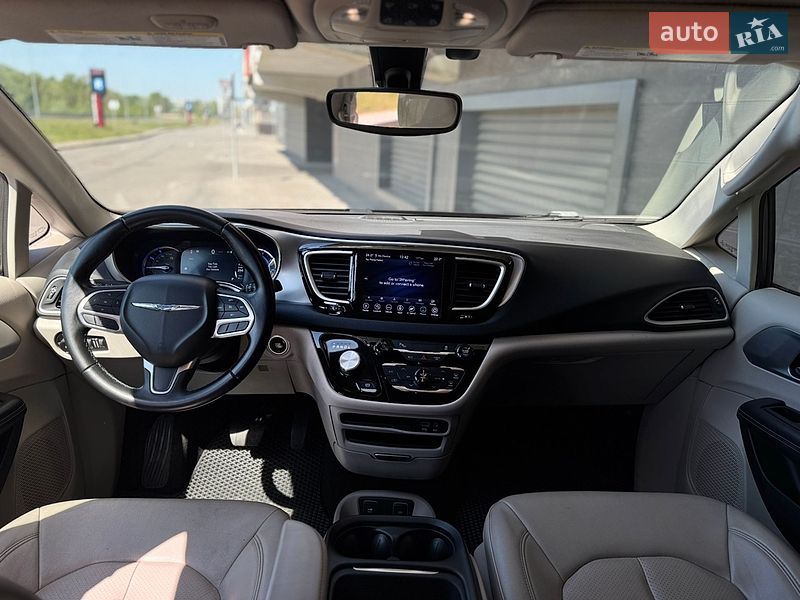 Внедорожник / Кроссовер Chrysler Pacifica 2018 в Киеве