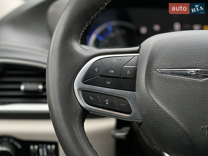 Мінівен Chrysler Pacifica 2022 в Львові