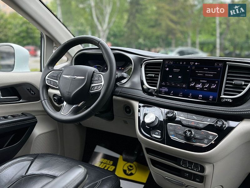Мінівен Chrysler Pacifica 2022 в Львові