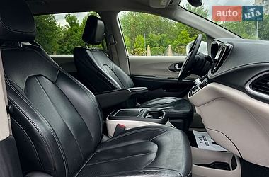 Мінівен Chrysler Pacifica 2022 в Львові