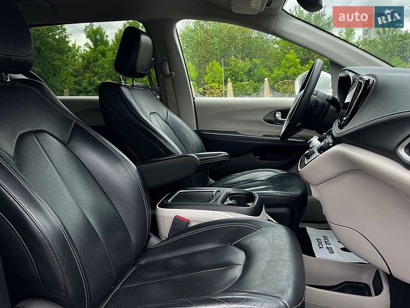 Мінівен Chrysler Pacifica 2022 в Львові
