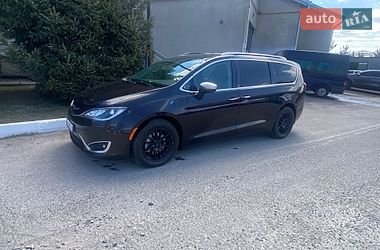 Мінівен Chrysler Pacifica 2018 в Ужгороді