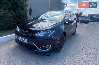 Мінівен Chrysler Pacifica 2018 в Ужгороді