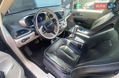 Мінівен Chrysler Pacifica 2018 в Ужгороді