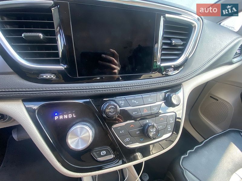 Мінівен Chrysler Pacifica 2018 в Ужгороді