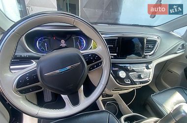 Мінівен Chrysler Pacifica 2018 в Ужгороді
