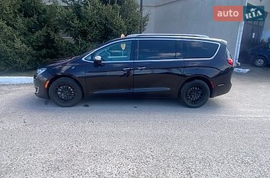 Мінівен Chrysler Pacifica 2018 в Ужгороді