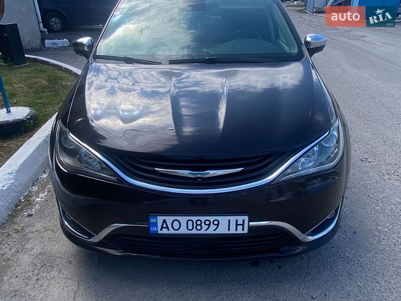 Мінівен Chrysler Pacifica 2018 в Ужгороді