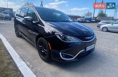 Мінівен Chrysler Pacifica 2018 в Ужгороді