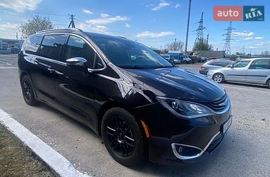 Мінівен Chrysler Pacifica 2018 в Ужгороді