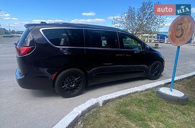Мінівен Chrysler Pacifica 2018 в Ужгороді
