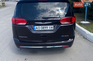 Мінівен Chrysler Pacifica 2018 в Ужгороді